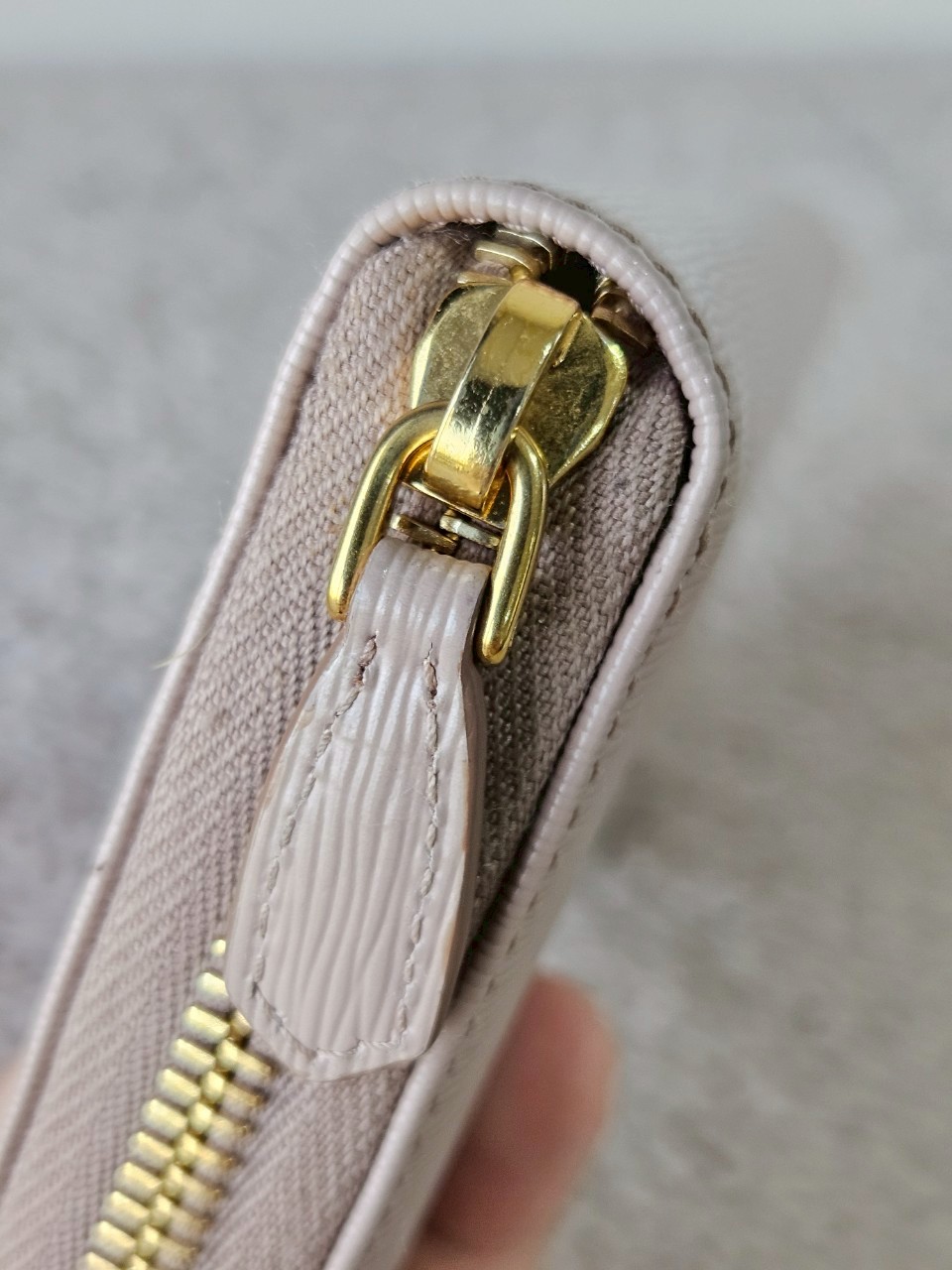 Prada 1ML506 Zippy สีนู๊ด