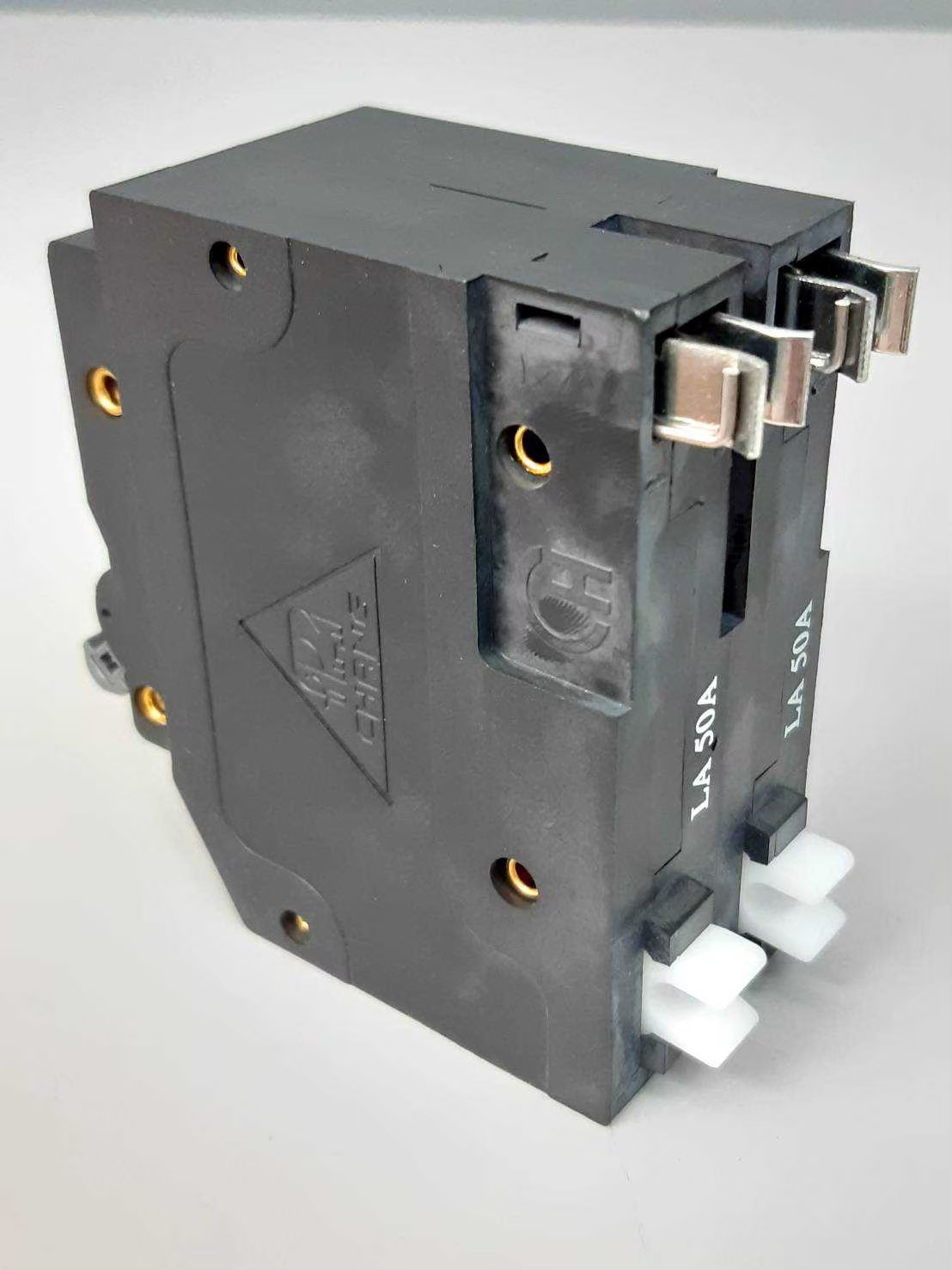 เมนเบรคเกอร์ 2P ช้าง