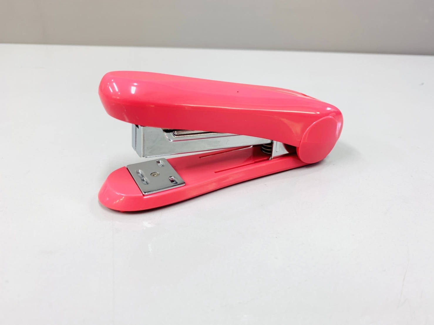 แม็กเย็บกระดาษ #HD-50 ใหญ่ (คละสี)