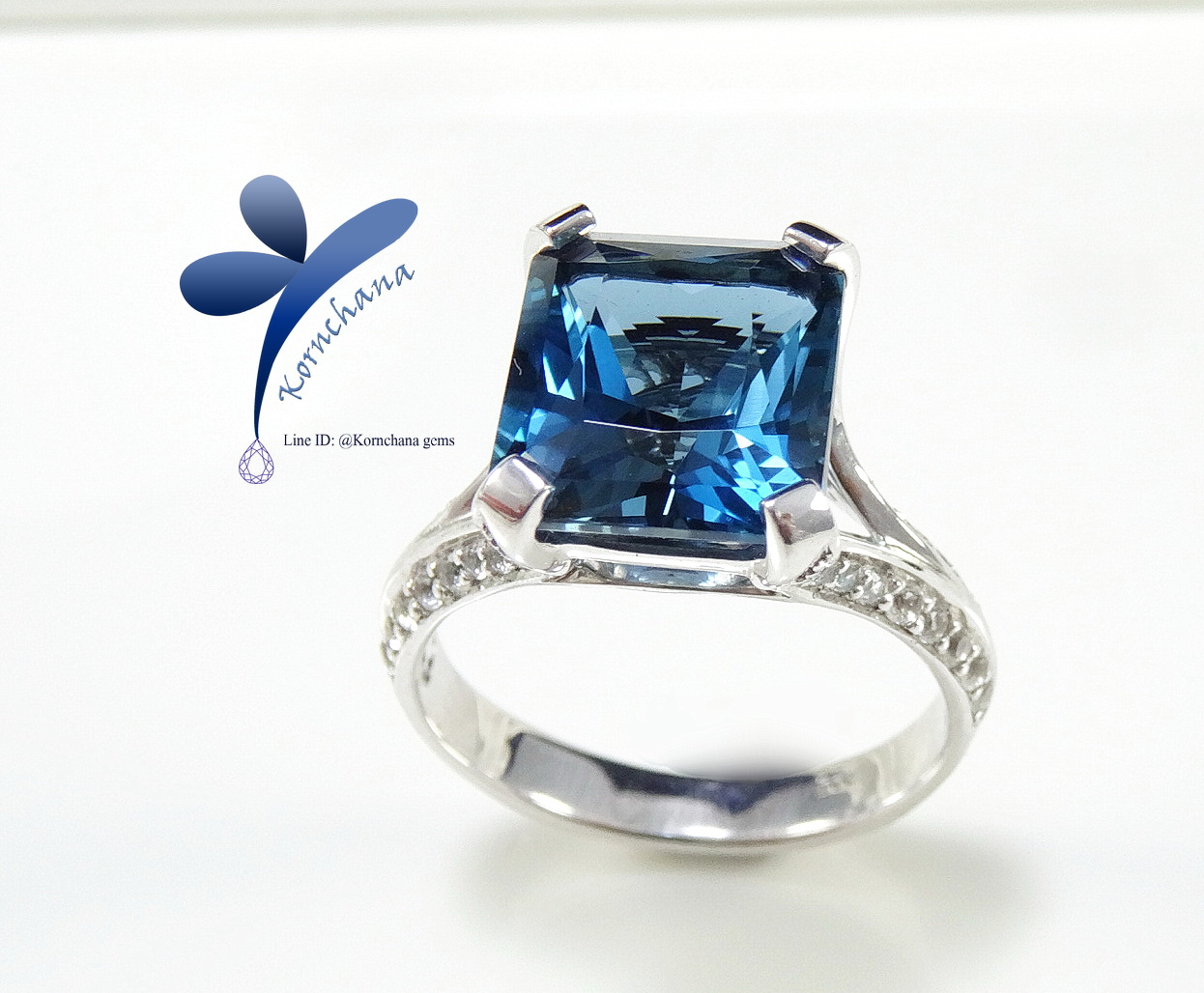 รับทำแหวนพลอยสี่เหลี่ยมทรง Emerald ตามแบบเป็นพลอยลอนดอนบลูโทพาส สั่งผลิตเปลี่ยนชนิดพลอย ตัวเรือนทอง 10k,14k,18k หรือทอง 90%