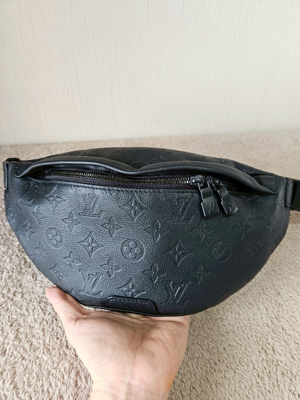LV Discovery PM EMP Black Microchip