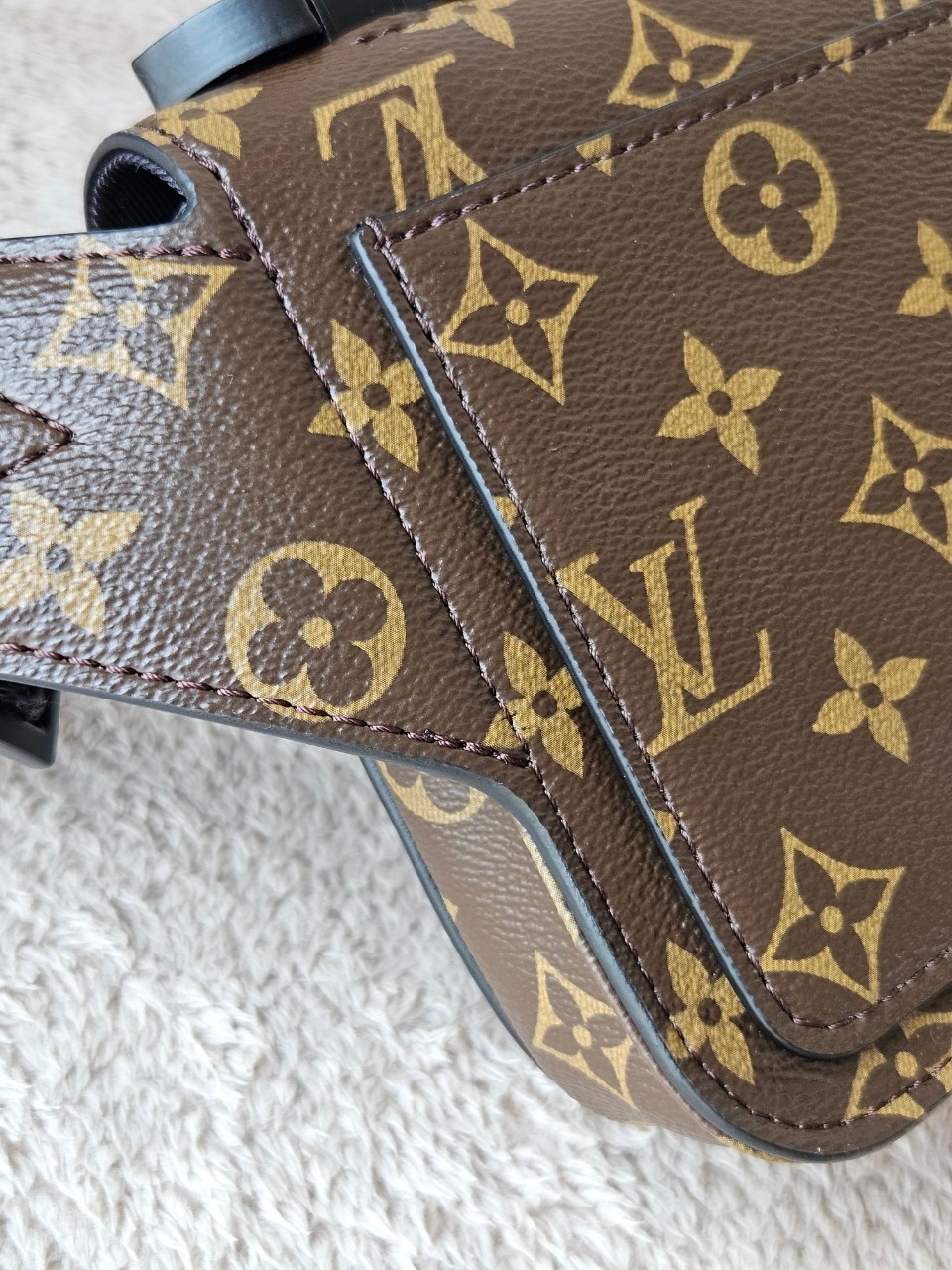 LV S-Lock Slingbag Microchip