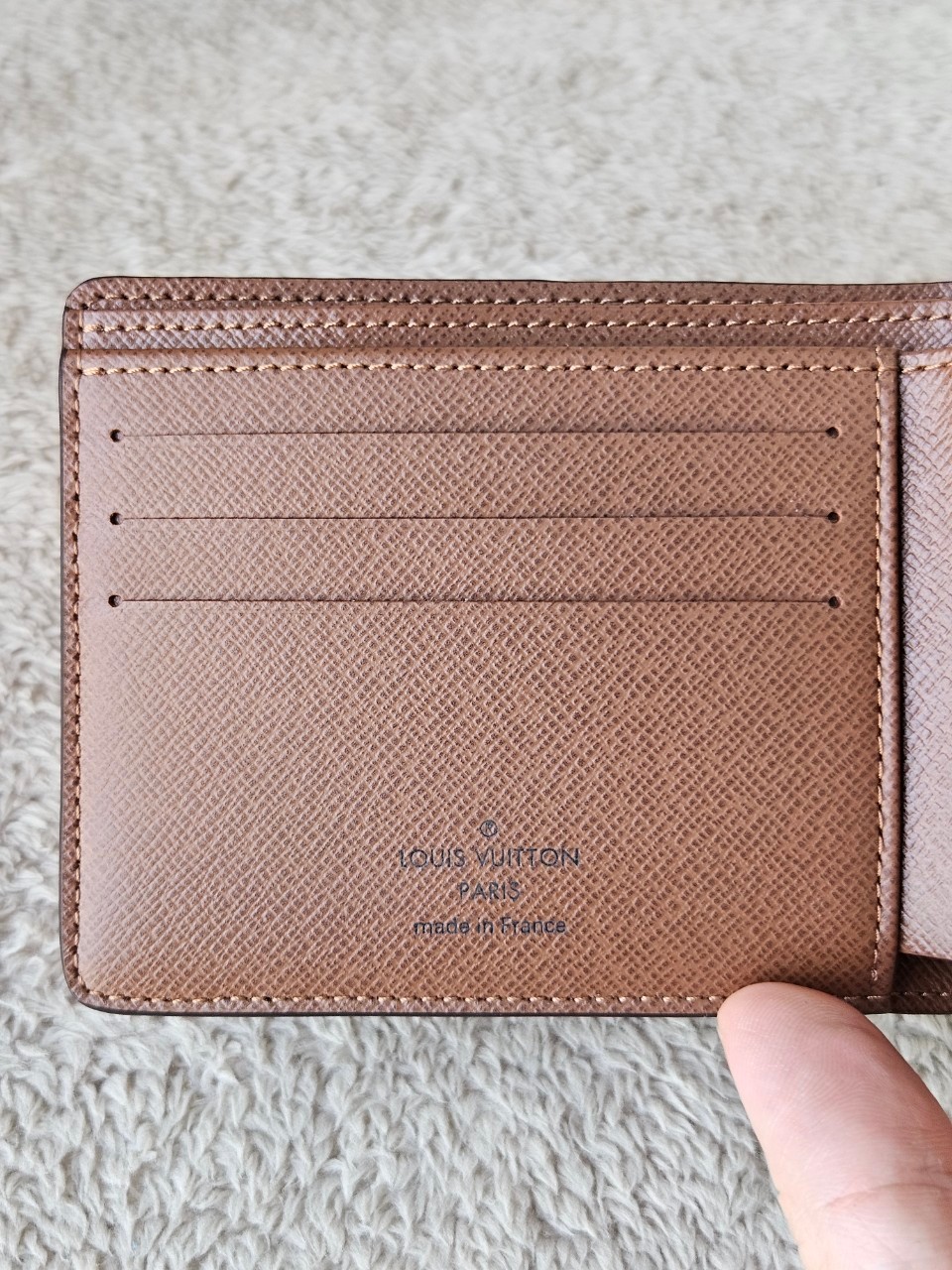 LV Multiple Wallet Mono microchip