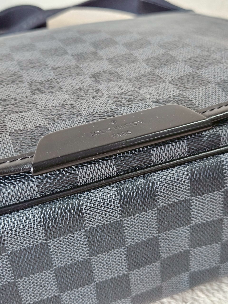 LV District GM Damier Graphite