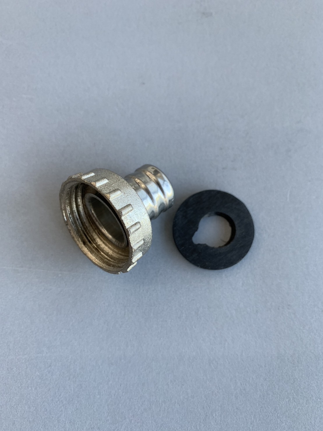 ข้อต่อก๊อกสนามเกลียวใน 3/4" พีวีซีชุบนิกเกิ้ล (ใช้กับก๊อกสนาม 1/2")