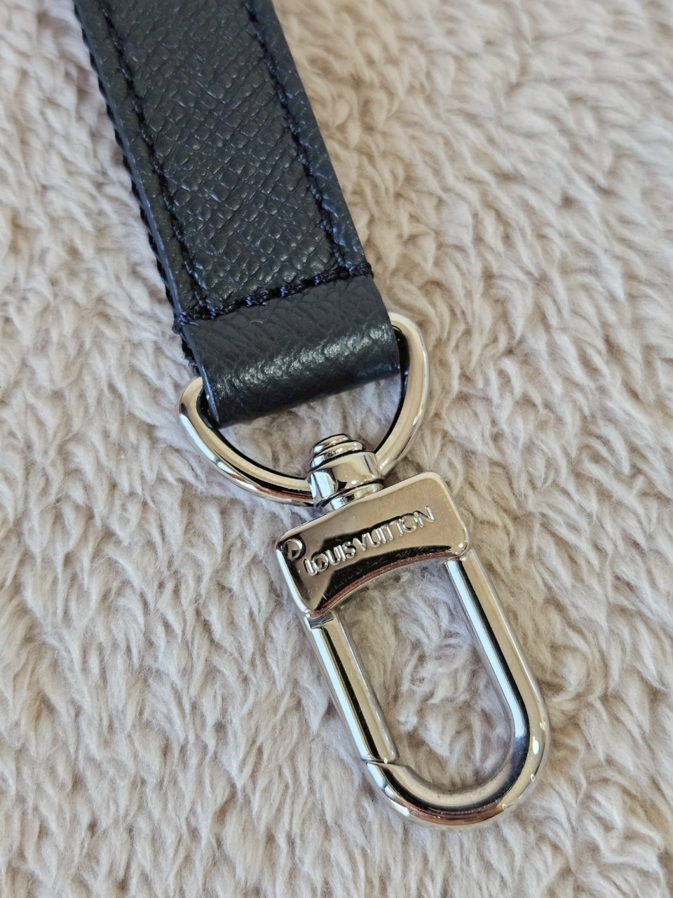 LV Outdoor Slingbag Taigarama Black Microchip