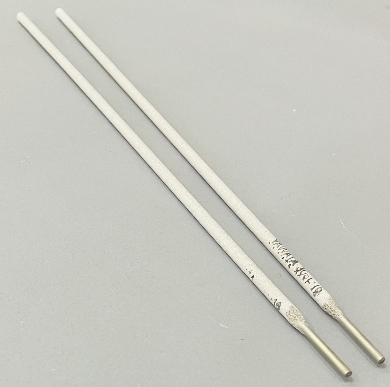 ลวดเชื่อมสแตนเลส ยาวาต้า 308L-16 2.6มิล (เส้นละ)