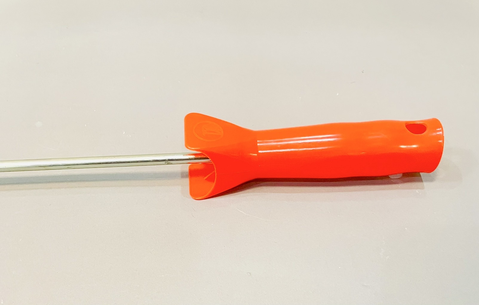 ลูกกลิ้งทาสี 2.5"แกน1" ยาว 16"