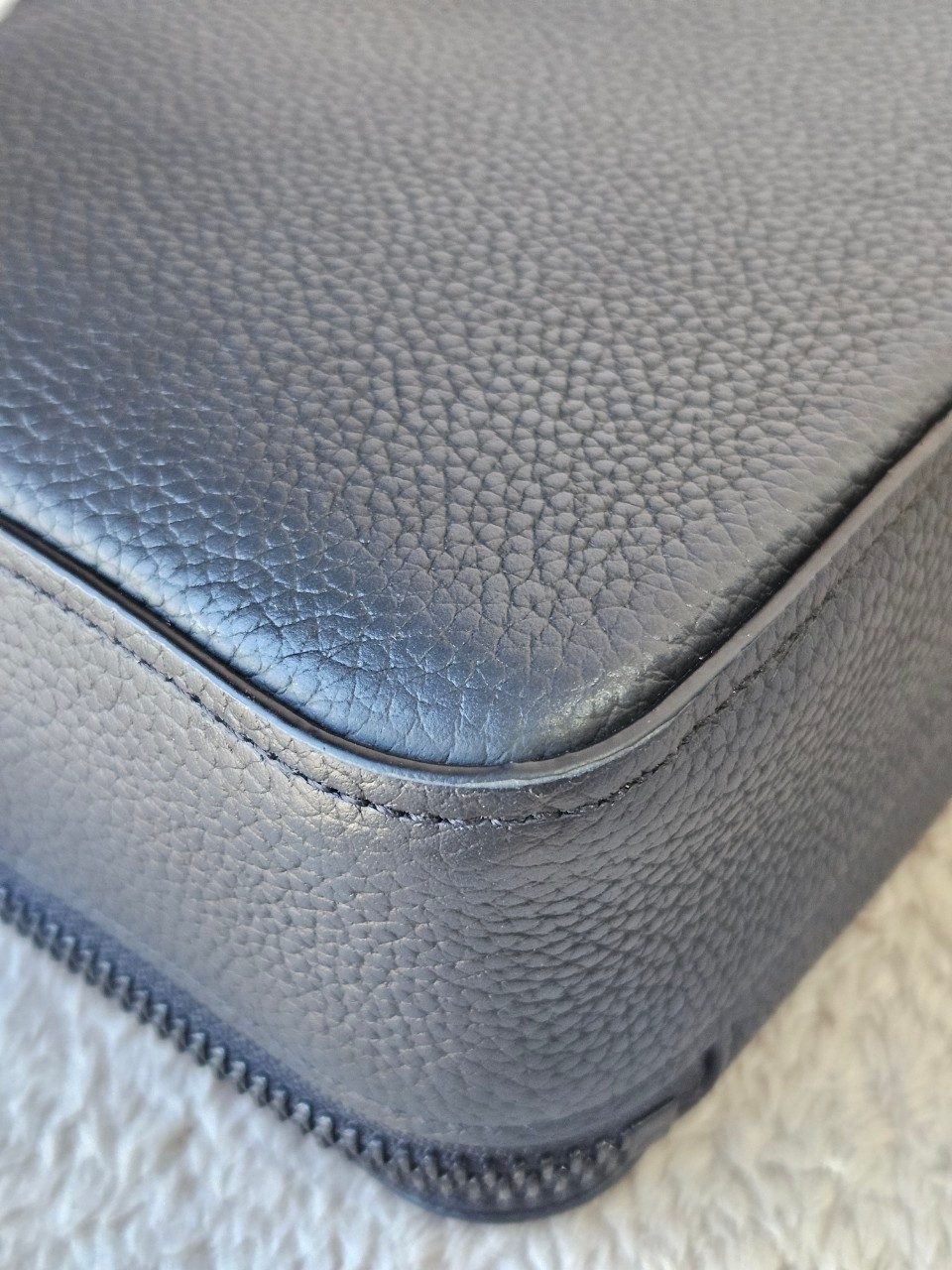 LV M59161 Alpha Wearable Wallet