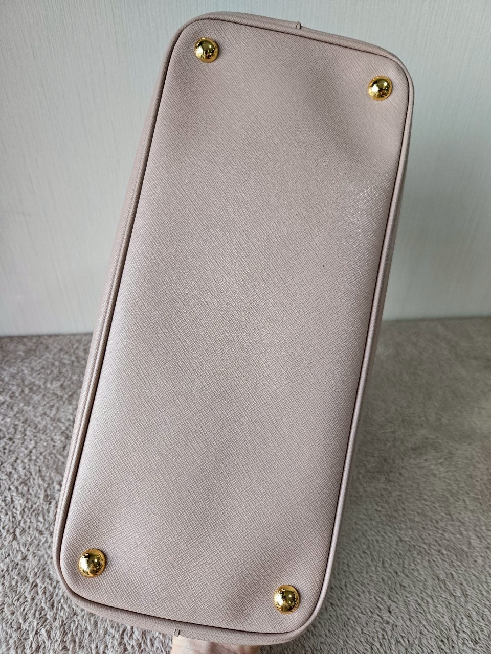 Prada Saffiano 35 Cameo