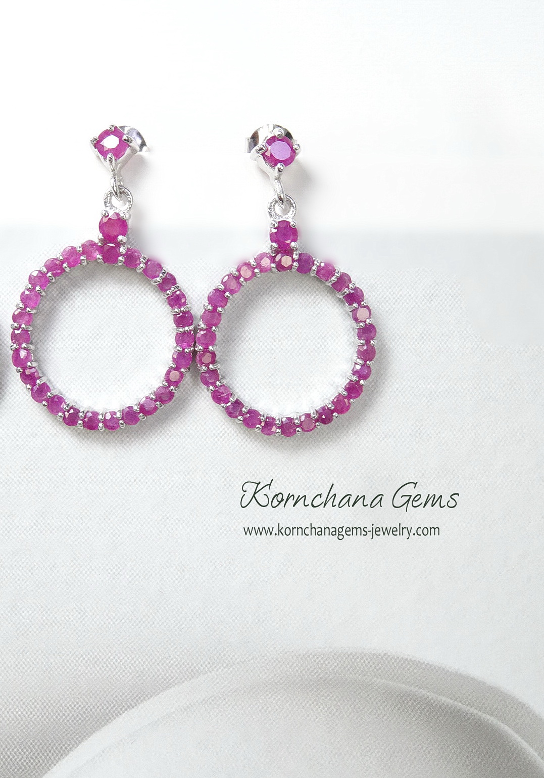 ต่างหูทับทิมพม่าสีชมพูว๊านหวาน ต่างหูห้อยยาวทรงกลม minimal style เรียบแต่เท่ห์ พลอยทับทิมพม่าสีชมพูหวานเจี๊ยบ ใส่ได้ทุกวัน