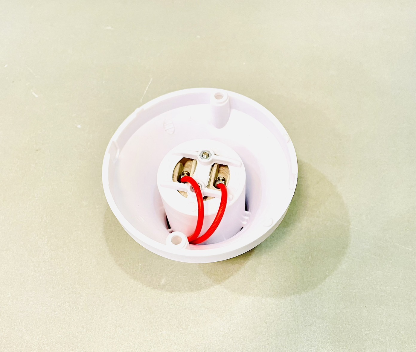 ขั้วแป้นเกลียวใหญ่ ขาว E27 ในกระเบื้อง