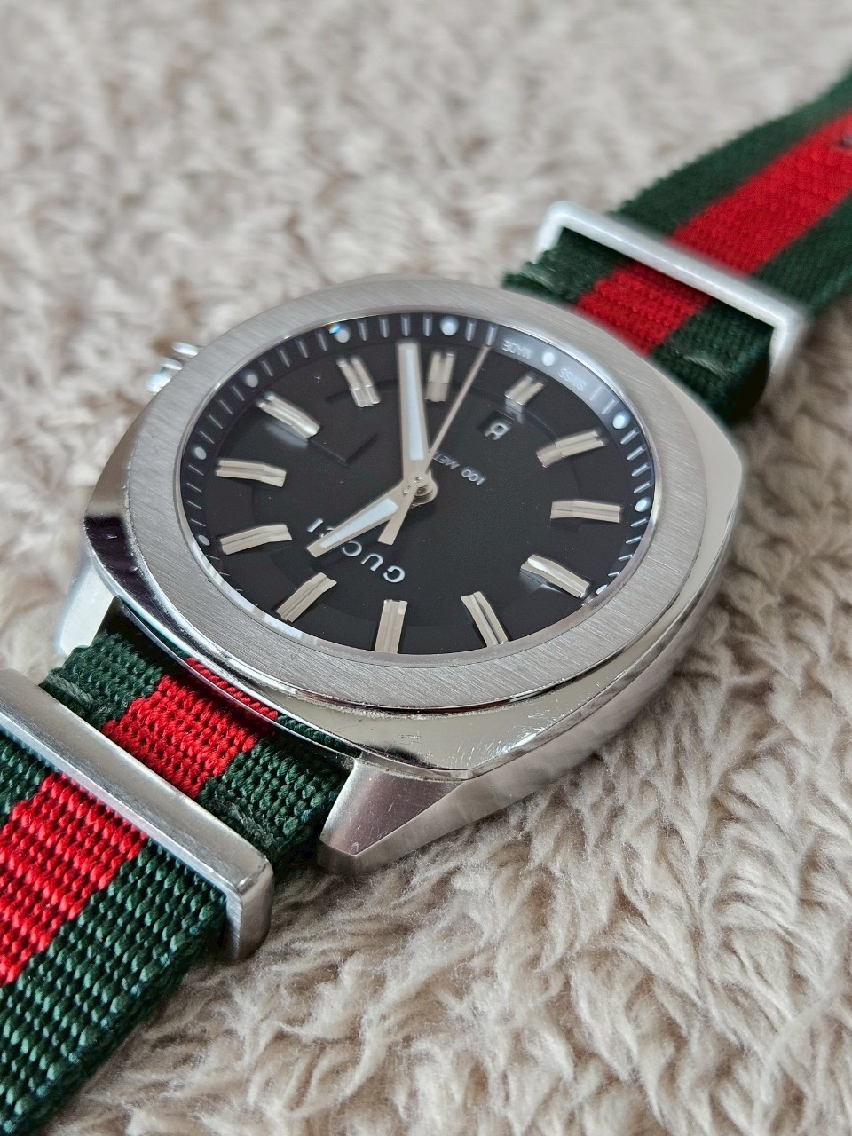 Gucci GG2570 Black Dial Watch สายเขียวแดง