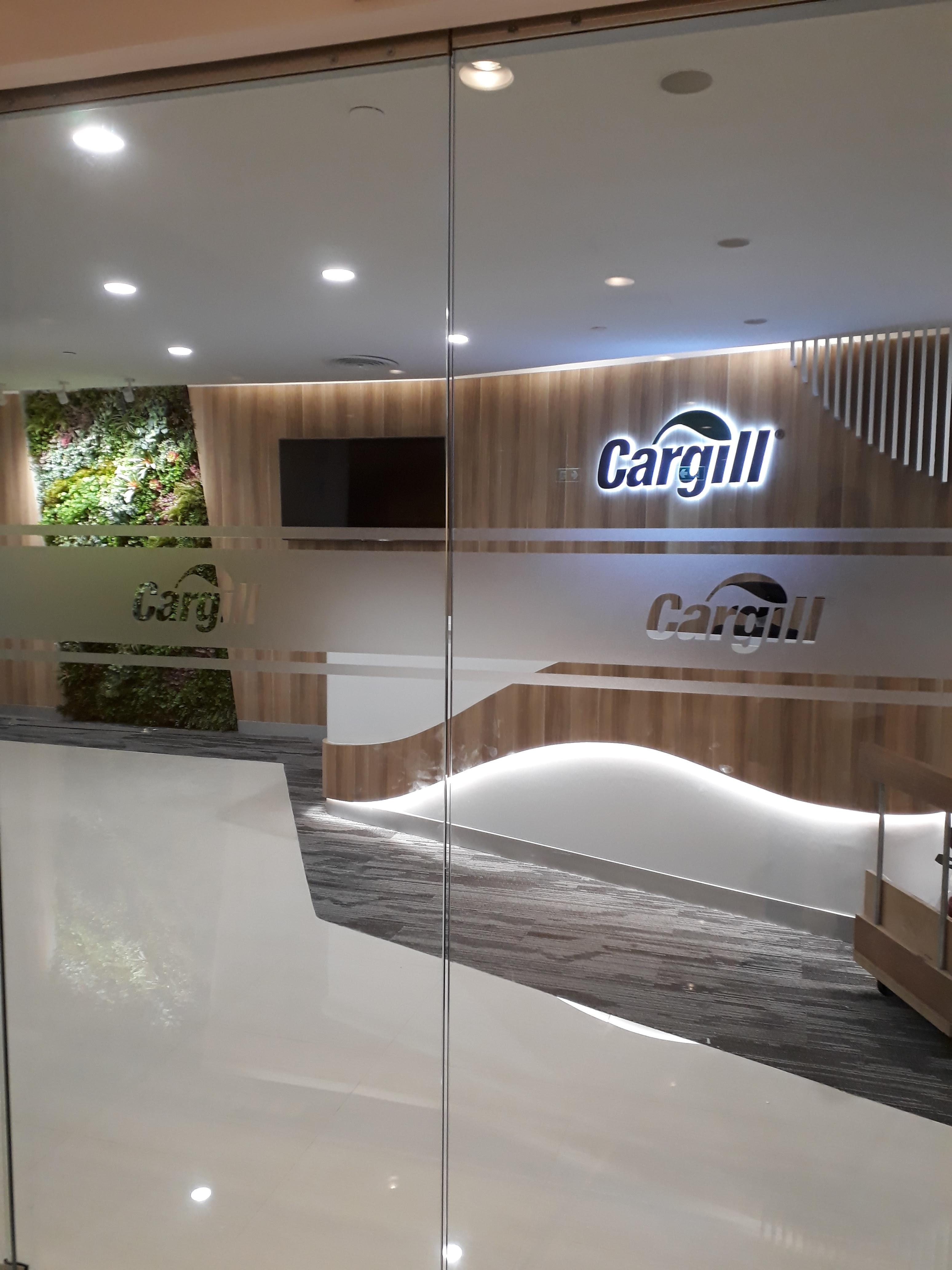 อักษร ฉลุโลโก้ และพลาสวูด ทำสี ซ่อนไฟ LED ยึดหลังอะคริลิค 15 มม. พร้อมติดตั้งราคาโรงงาน