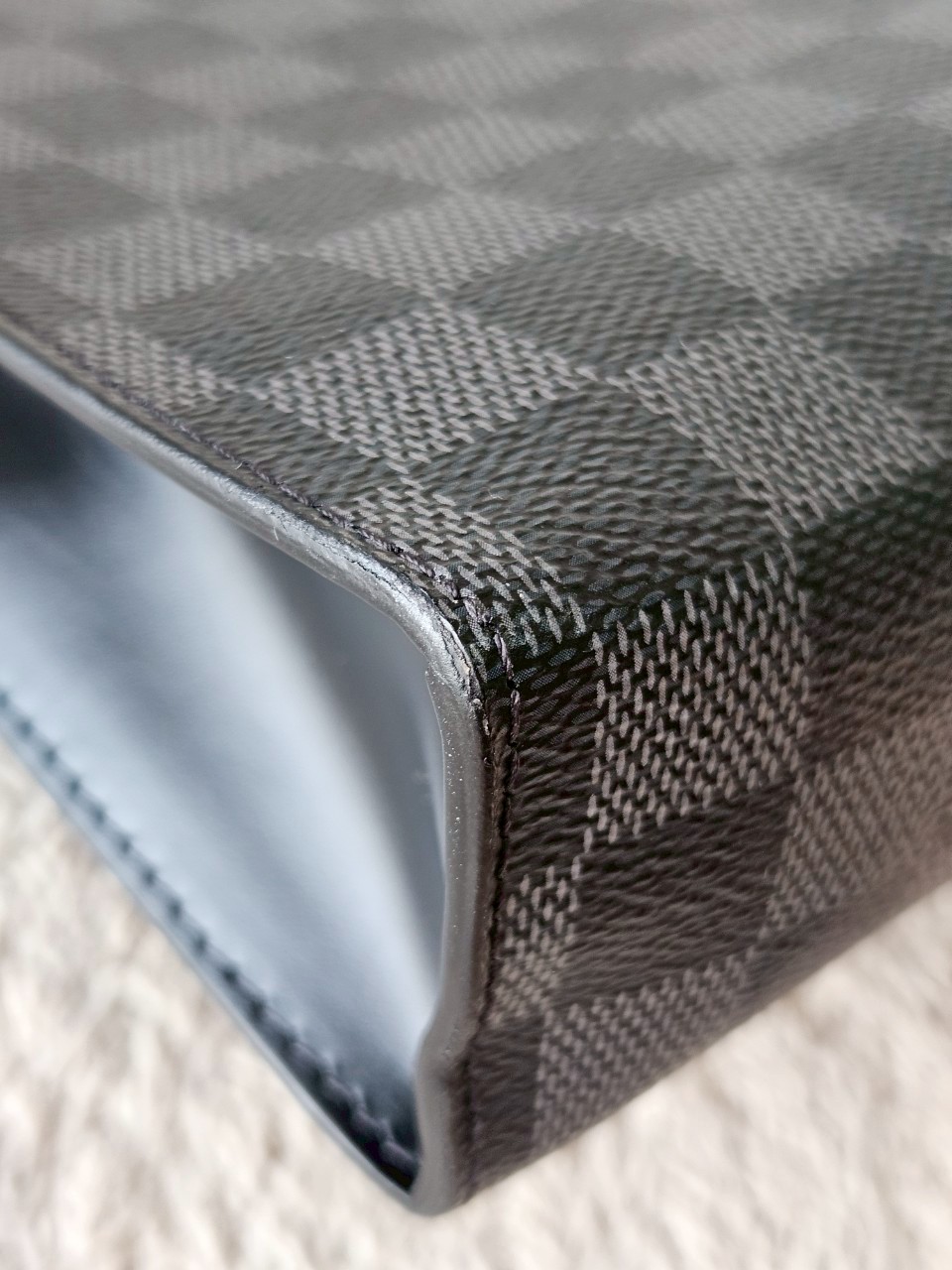 LV Pochette Voyage Graphite MM