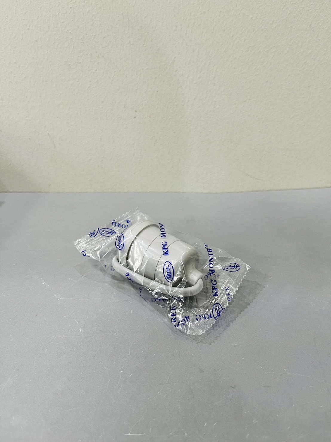 ขั้วห้อยเกลียวยางกันน้ำ E27 สีเทา