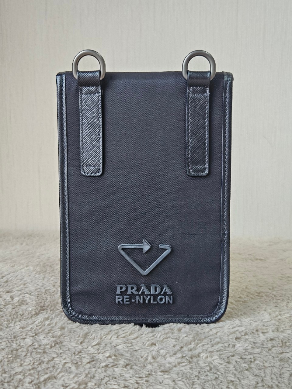 Prada Re-Nylon Smartphone Case สีดำ