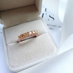 แหวนแถวพลอยซิทรินสีเหลือง อัญมณีประจำคนเกิดเดือนพฤศจิกายน ตัวเรือนพิงค์โกลด์ ขนาดกำลังดี ใส่ติดนิ้วได้ทุกวัน ชิ้นงานประณีต