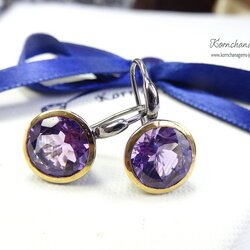 ต่างหูอเมทิสท์สีม่วงเข้มสวย อัญมณีสำหรับสาวราศีกุมภ์หรือคนเกิดเดือนกุมภา พลอยทรงกลมตัวเรือนเงินแท้รมดำขลิบทองเท่ห์ๆ ขนาดกำลังดี