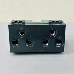 ปลั๊กกราวน์คู่ WEG 15929H สีเทาดำ นาโน