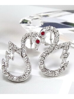 เซ็ทจี้รูปหงส์พร้อมสร้อยเงินแท้ + ต่างหูเข้าชุด ตัวจี้ดีไซน์เป็นรูปหงส์ประดับเพชร cz สวยน่ารักมากค่ะเซ็ทนี้ ชิ้นงานประณีต จัดโปรฯราคาพิเศษ