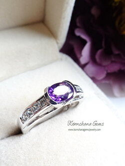 แหวนอเมทิสท์วงรี (แหวนพลอยสีม่วง) ตัวเรือนเงินแท้ฝังพลอยขาว white topaz