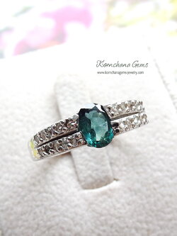 แหวนพลอยกรีนทัวร์มาลีน พลอยสีเขียวเฉดน้ำเงิน royal indigo indicolite Tourmaline ให้สีเขียวอมน้ำเงินเข้ม สีสวยมากค่ะ ตัวเรือนเงินแท้ silver925