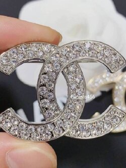 เข็มกลัดชาแนล Hiend เข็มกลัดชาแนล คริสตัลแท้