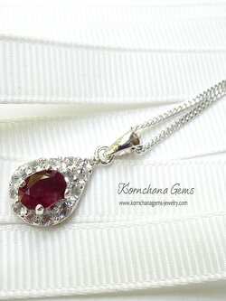 จี้พลอยทับทิมแท้ Ruby Pendant ล้อมด้วยพลอยขาว white topaz สวยคลาสสิค ตัวเรือนเงินแท้ silver925 ชิ้นงานประณีต จัดส่งรวดเร็ว