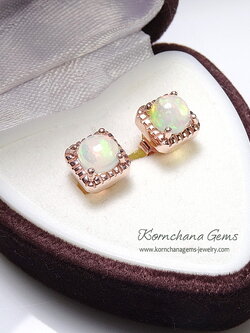 ต่างหูโอปอลสวยๆ play of color ชัดมากค่ะ ขนาดกำลังดี ใส่ติดหูน่าร๊ากกก ถูกใจสาว minimal style ตัวเรือนสีพิงค์โกลด์ ชิ้นงานประณีต จัดส่งรวดเร็ว