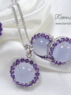 อัญมณีคนเกิดวันศุกร์ พลอยโมรา blue chalcedony พลอยสีฟ้าสวยหวาน ล้อมอเมทิสท์สีม่วงเข้ม ทั้งเซ็ทประกอบด้วยแหวน ต่างหู จี้พร้อมสร้อยคอเงินแท้
