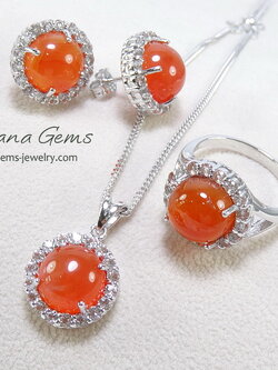 อัญมณีสำหรับคนเกิดวันพฤหัส พลอยโมรา orange chalcedony สีส้มสดใส ล้อมด้วยพลอยสีขาว ทั้งเซ็ทประกอบด้วยแหวน ต่างหู จี้พร้อมสร้อย ชิ้นงานคุณภาพ