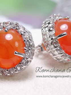 ต่างหูคนเกิดวันพฤหัส ต่างหูพลอยโมราหลังเบี้ยสีส้ม ล้อมพลอยขาวตัวเรือนเงินแท้ ชุบทองคำขาว ชิ้นงานคุณภาพ ประณีตสุดๆ รับประกันความพึงพอใจ