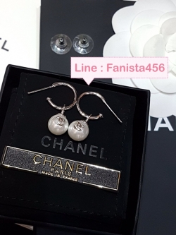 ต่างหู ชาแนล Chanel Earring ต่างหูชาแนลมุก (สีเงิน)