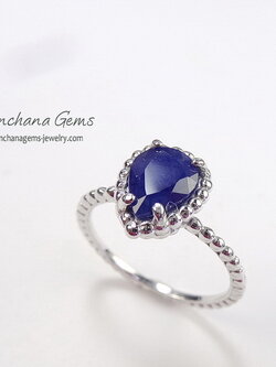 แหวนไพลินทรงหยดน้ำ อัญมณีประจำราศีกันย์ พลอยสีน้ำเงินเข้มสวย ตัวเรือนเงินแท้ silver925 ขนาดกระทัดรัดพอดี ใส่ติดนิ้วได้ทุกวัน