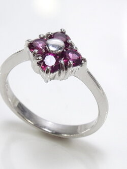 แหวนพลอยดอกไม้สีชมพูอมม่วง พลอยโรโดไลท์ดีไซน์รูปดอกไม้น่ารักมาก ตัวเรือนเงินแท้ silver925 จัดส่งรวดเร็ว รับประกันคุณภาพสินค้า