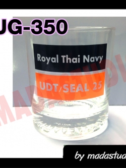 แก้วใสน้ำดื่ม