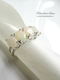 แหวนแถวพลอยโอปอลแท้สีขาว อัญมณีสำหรับคนเกิดเดือนตุลา แหวนแถวแนวเท่ห์ ชิ้นงานประณีต ตัวเรือนเงินแท้