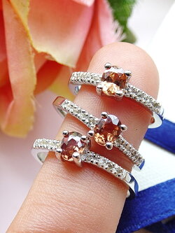 แหวนเพทายสีน้ำตาล brown zircon ring แต่งบ่าข้างด้วยไวท์โทพาส สวยหวาน เพทายเป็นอัญมณีที่มีประกายโดดเด่น เป็นหนึ่งในมณีนพเก้าของไทย ตัวเรือนเงินแท้ silver925
