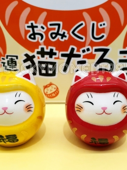 แมวดารุมะคู่ สีแดงและสีเหลือง ขนาด 4 ซม.