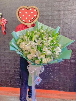 ช่อกุหลาบขาว ช่อใหญ่ XXL 4,500 บาท