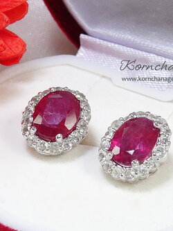 รับผลิตต่างหูพลอยทับทิมแท้ ล้อมด้วยพลอยขาวหรือเพชรแท้ สวยหรู สำหรับใส่ไปงานเลี้ยง งานแต่งงาน หรือใส่กับชุดไทย