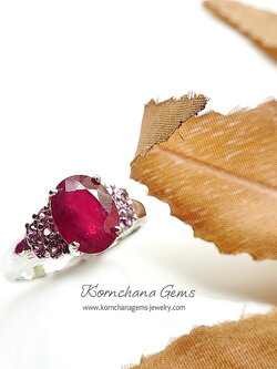 แหวนพลอยทับทิมแท้ สีสวย ไฟดี แต่งบ่าข้างด้วยพลอยสีชมพู Pink Tourmaline ตัวเรือนเงินแท้ silver925 ชิ้นงานประณีต