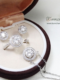เซ็ทสร้อยคอเงินแท้ silver 925 ในเซ็ทประกอบด้วยสร้อยคอพร้อมจี้เพชร,ต่างหูเพชร และแหวนเพชร cz (cubic zirconia) เกรดพรีเมี่ยม