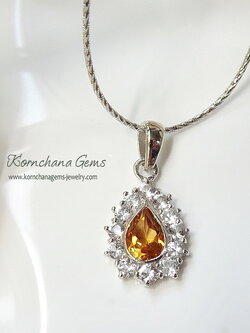 จี้พลอยซิทรินแท้ พลอยสีเหลืองทรงหยดน้ำ ล้อมด้วยพลอยขาวไวท์โทพาส ขนาดจี้ 2 ซม. ชิ้นงานประณีต ตัวเรือนเงินแท้ จัดส่งรวดเร็ว