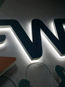 พลาสวูด 20 มม. Logo FWD เซาะ ขุด บ่ารับ วางไฟ ทำสี ติดอะคริลิค่ใส 15 มม. พร้อมติดตั้ง