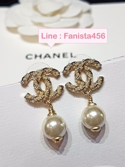 ต่างหู ชาแนล Chanel Earring ต่างหูชาแนลมุก (สีทองอ่อน)