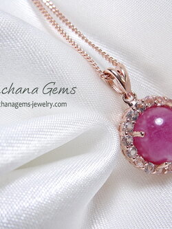 จี้พลอยแท้ พลอยทับทิมสีชมพูอมแดงล้อมพลอยขาว พลอยสีแดงสำหรับคนเกิดวันอาทิตย์ อัญมณี/จี้ประจำวันวันอาทิตย์ พร้อมสร้อยเงินแท้