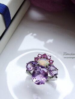 แหวนพลอยอเมทิสท์ ล้อมโอปอลขาว ชุบทองคำขาว ตัวเรือนเงินแท้ จัดส่งรวดเร็ว