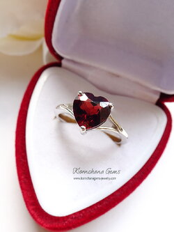 แหวนหัวใจสีแดงพลอยการ์เนทหรือโกเมนสีแดงเข้มเม็ดเดียวโดดเด่น น่ารัก สื่อถึงรักแท้รักเดียว ตัวเรือนเงินแท้ silver925 ชิ้นงานประณีต จัดส่งรวดเร็ว